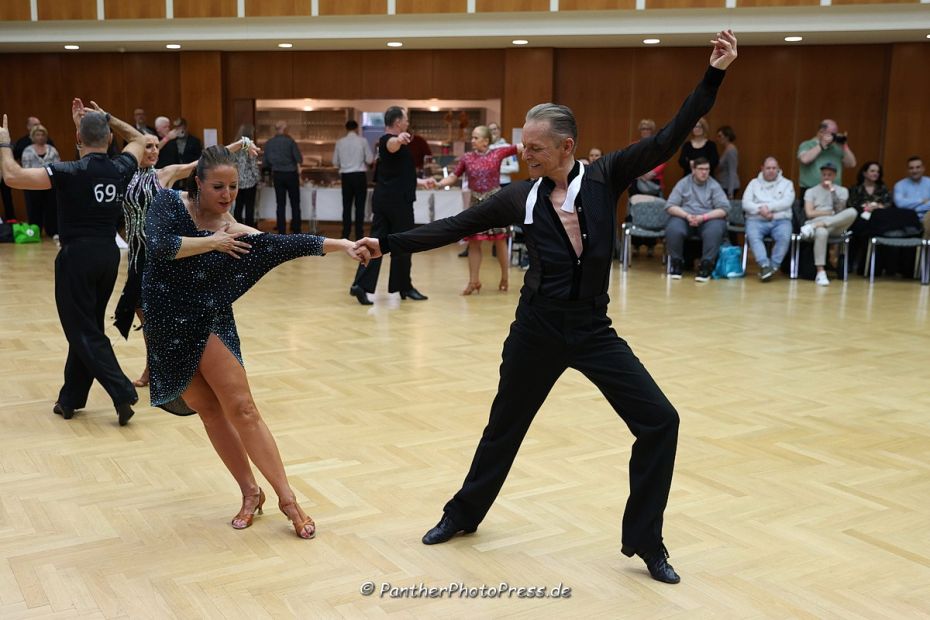 Jörg und Alexandra Heberer (TZ Heusenstamm) - Hessische Landesmeister Masters III S-Latein    Bild: Robert Panther