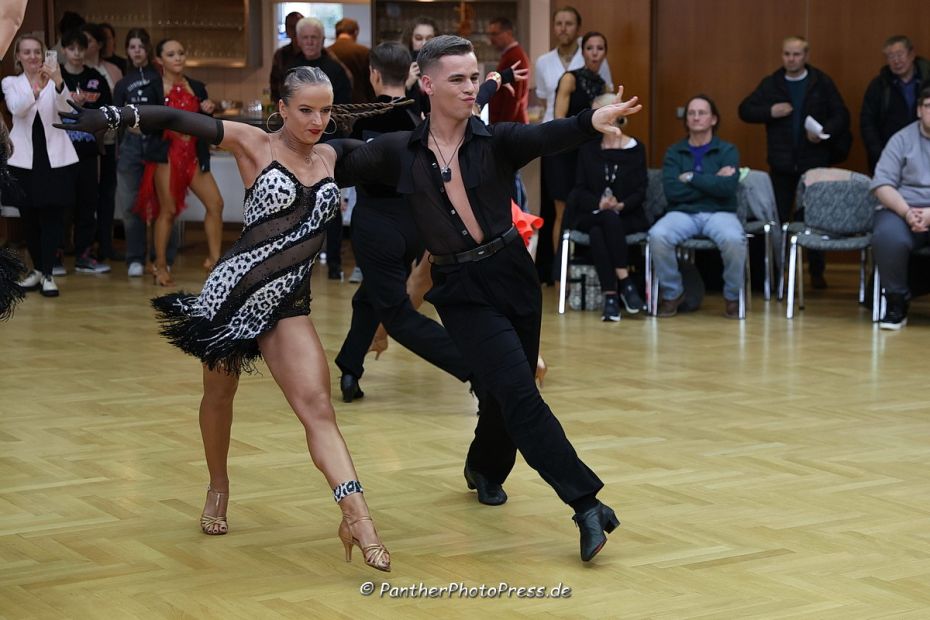 David Janzen und Yaroslava Sitenko (TTC Fortis Nova Maintal) - Hessische Landesmeister Under 21 Latein    Bild: Robert Panther