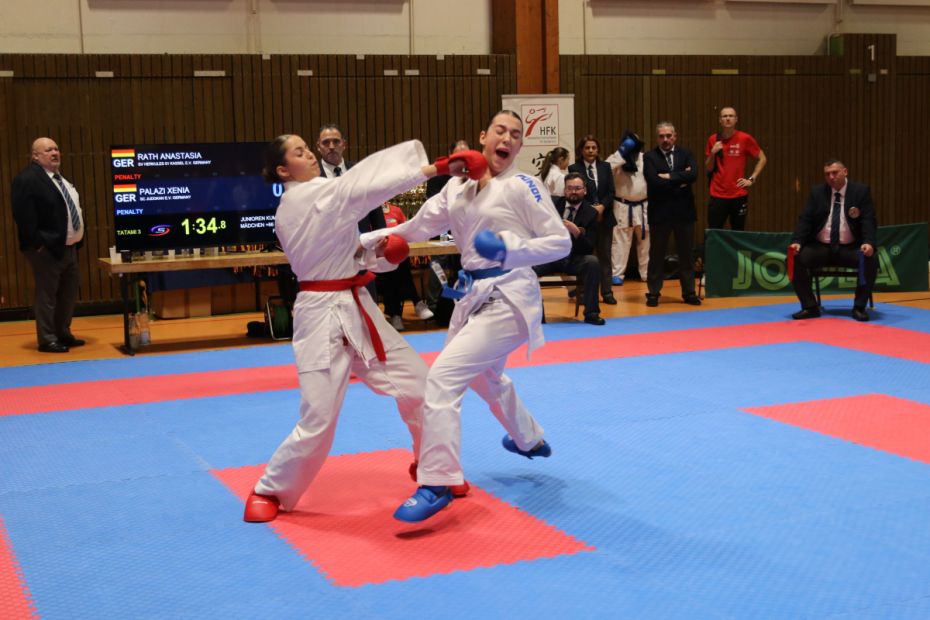 Links: Anastasia Rath: Kumite
Rechts: Xenia Palazi: Kumite    Bild: HFK