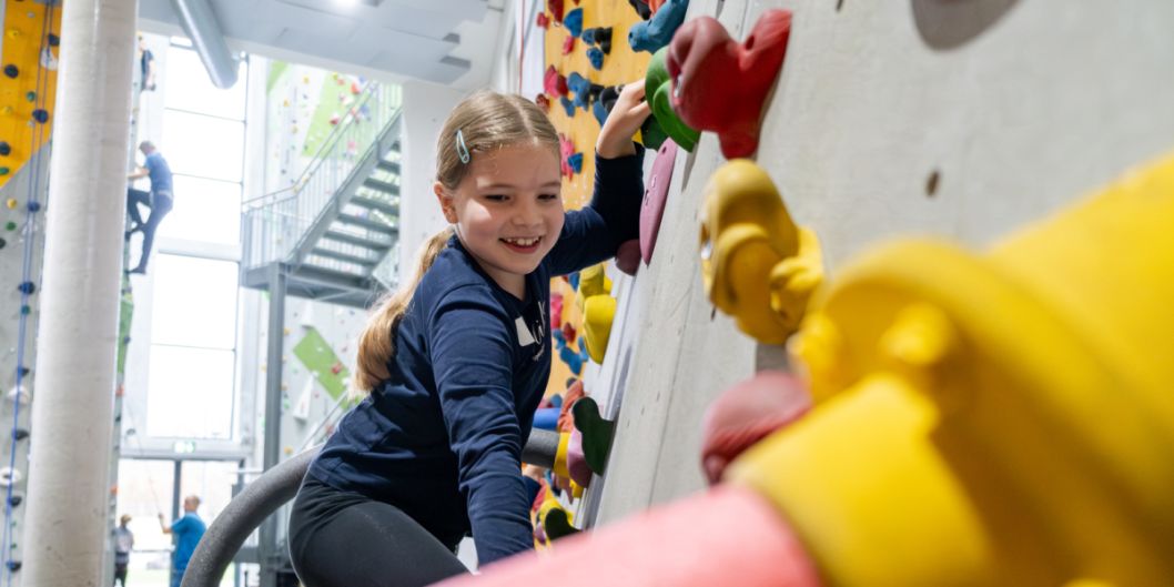 Am Sonntag beendete das offene Kletterangebot des DAV Alpenvereins Sektion Frankfurt das Sportwochenende.    Bild: Florian Wiegand