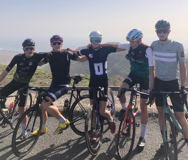 Die U20-Athleten aus dem VfL Münster, Triathlon Team DSW Darmstadt, SC Wiesbaden und LC Marathon Rotenburg trainierten mit Landestrainer Frederik Krause gemeinsam.    Bild: Frederik Krause