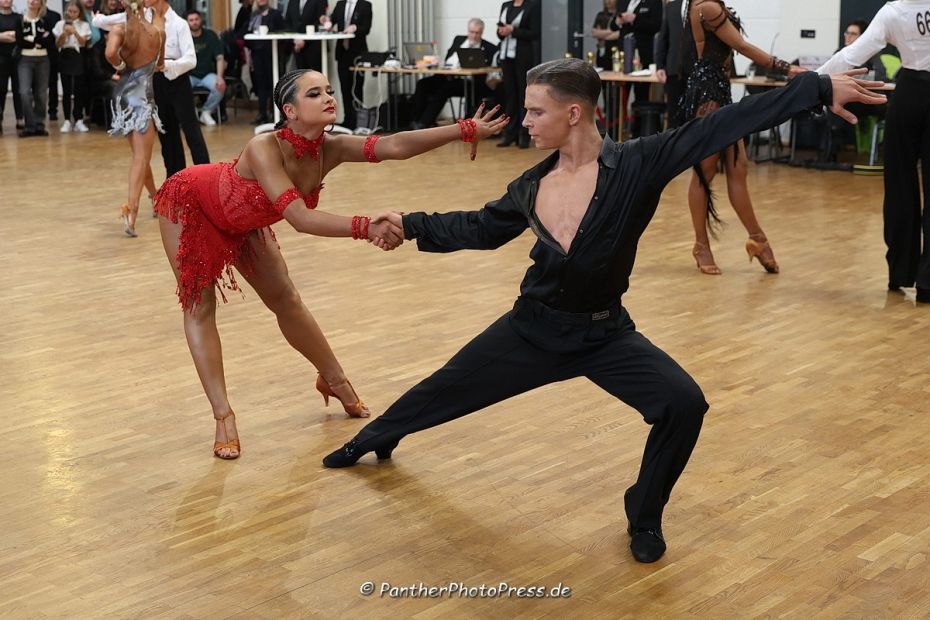 Platz vier bei der Jugend A-Latein - Daniil Rybak / Xenia Kashcheev (Tanzsport Zentrum Heusenstamm)    Bild: Robert Panther