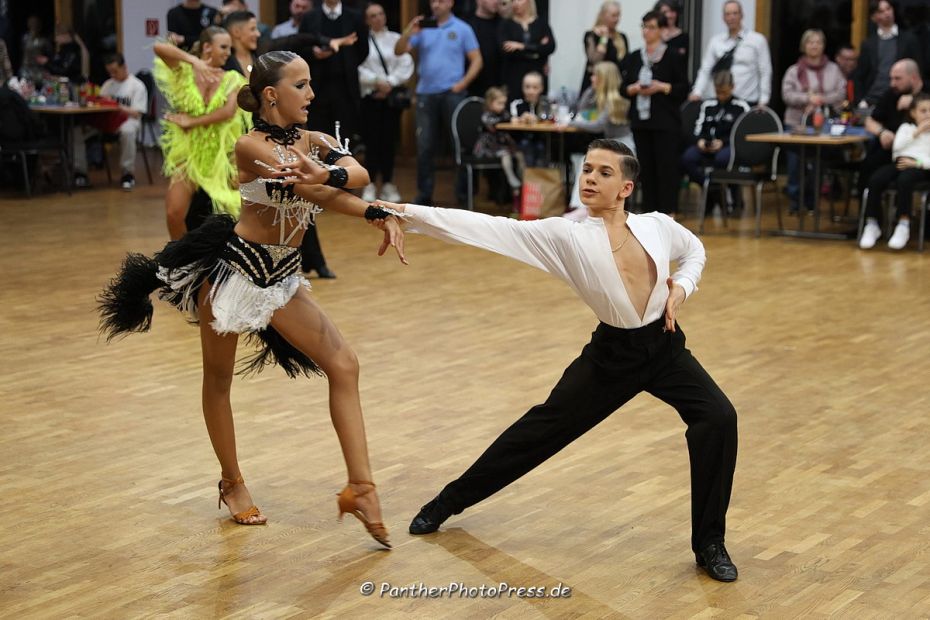 Platz vier bei den Junioren II - Largo Zofcin / Eliana Pfaffenroth (Schwarz-Silber Frankfurt)    Bild: Robert Panther