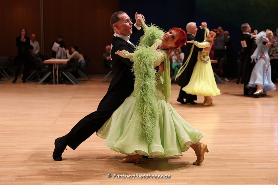 Landesmeister der Masters IV S-Standard: Reinhard Bormuth / Karin Flügel (TSA Blau-Silber der TGS 1897 Hausen)    Bild: Robert Panther