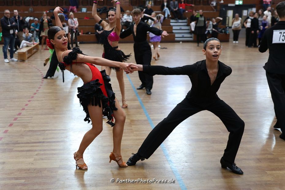 Sieger bei der Jugend B/A-Latein: Gabriel La Sala und Laura Timme (Tanzsport Zentrum Heusenstamm)    Bild: Robert Panther