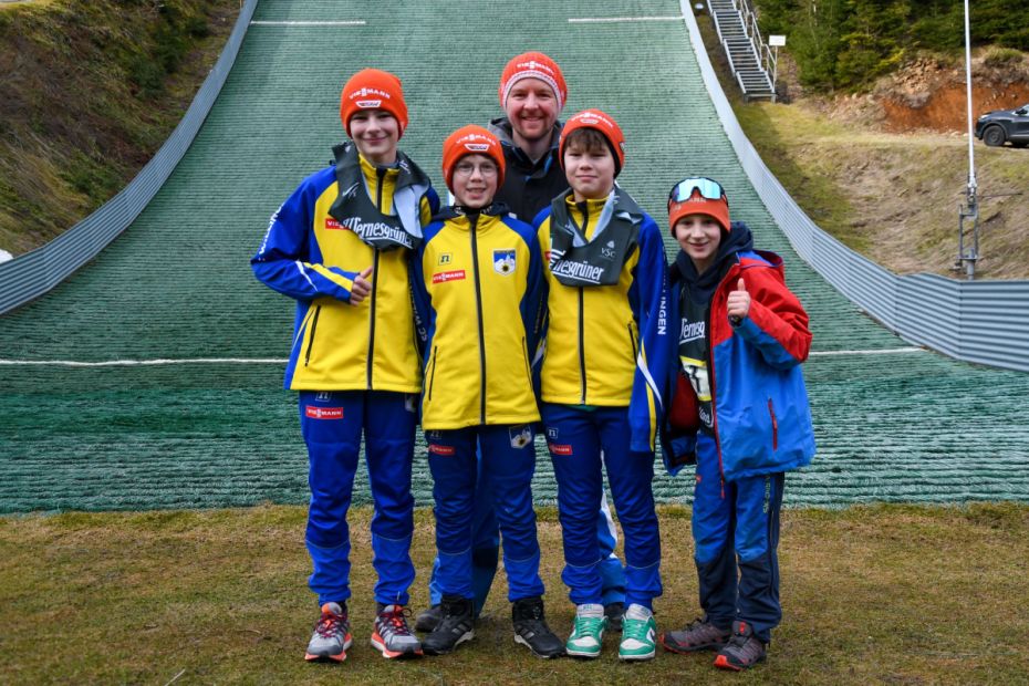 Steffen Lingnau, Philipp Beckmann, Karl Beckmann und Sebastian Mitrofan (v.l.) mit Trainer Daniel Luckey (hinten)    Bild: Jan Simon Schäfer