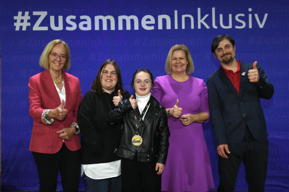 Auf dem Parlamentarischen Abend von Special Olympics Deutschland wurden starke Botschaften formuliert (l-r): Christiane Krajewski, Jenifer Sprenger, Svea Glaß (Athletin und Teilhabe-Beraterin), Nancy Faeser, Martin Köhler    Bild: SOD / Juri Reetz