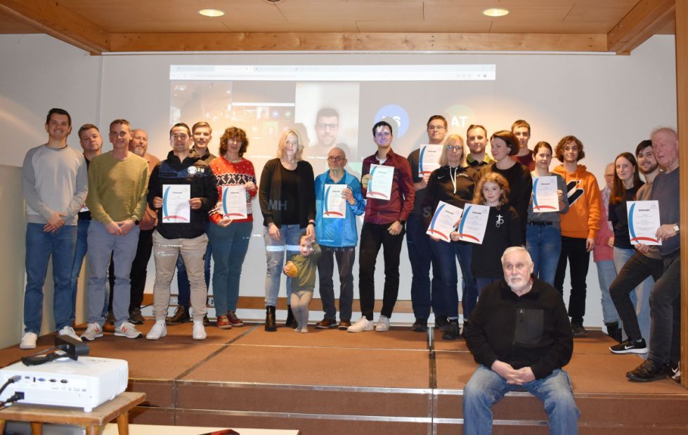 Anerkennung für gute Jugendarbeit im Sportverein: Die Sportkreisjugend hat jetzt besonders aktive Vereine mit dem Jugendförderpreis ausgezeichnet    Bild: Timo Korf