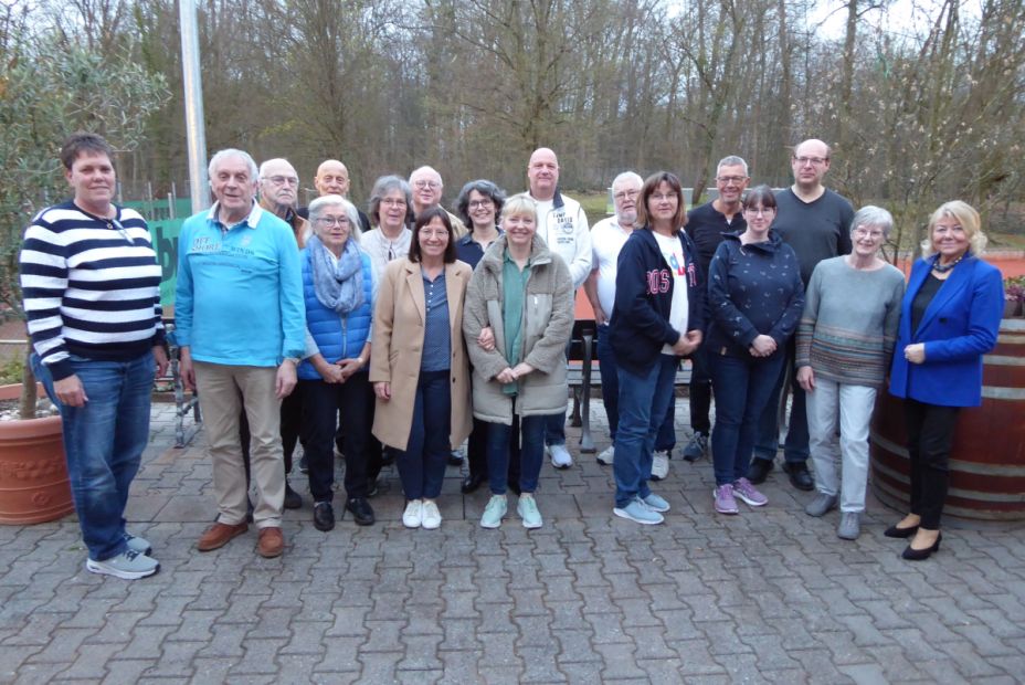 Prüferinnen und Prüfer mit Vertretern des Sportkreises Main-Kinzig e.V.     Bild: Sportkreis Main-Kinzig e.V.