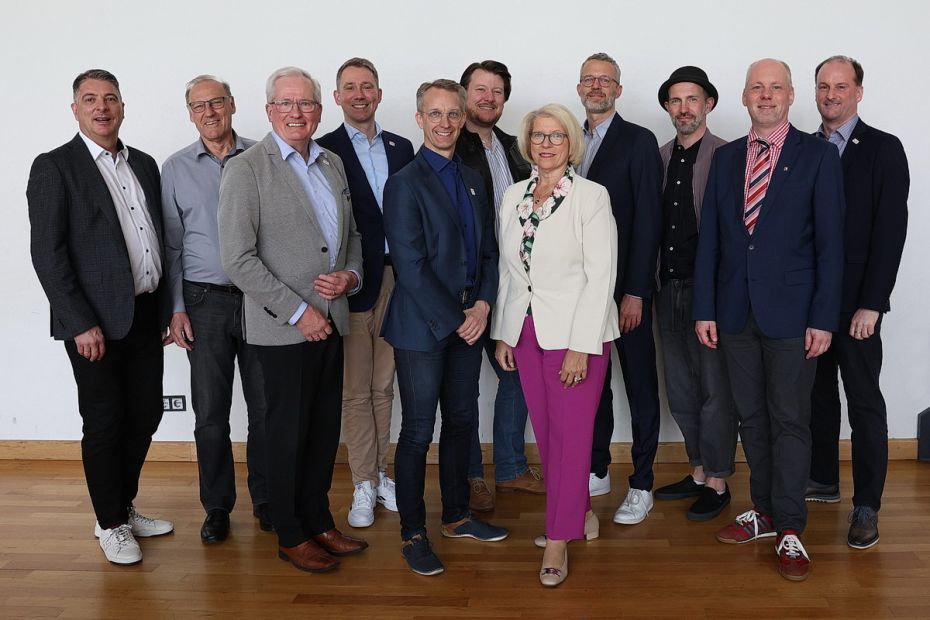 Das HTV-Präsidium (v.l.n.r.): Jörg Hillenbrand, Lothar Müller, Friedrich Frech, Kai Jungbluth, Marc Becker, Pierre Cavael, Cornelia Straub, Thorsten Zirm, Mark Schmoll, Mathias Burk, Robert Panther    Bild: Birgit Panther