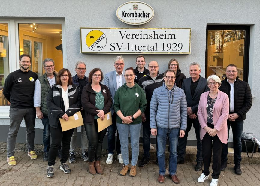 v.l. zweite Reihe: Andree Späth, Achim Fischhaupt, Herbert Hellwig, Uwe Steuber, Philipp Stracke, Joachim Rensing, Meike Wilke, Gerold Eppler, Marc Wende. erste Reihe: Bianca Littmann, Bettina Krugel, Kristin Schneider, Andreas Boltner, Rosi Müller    Bild: Marius Hamel, Sportkreis Waldeck-Frankenberg