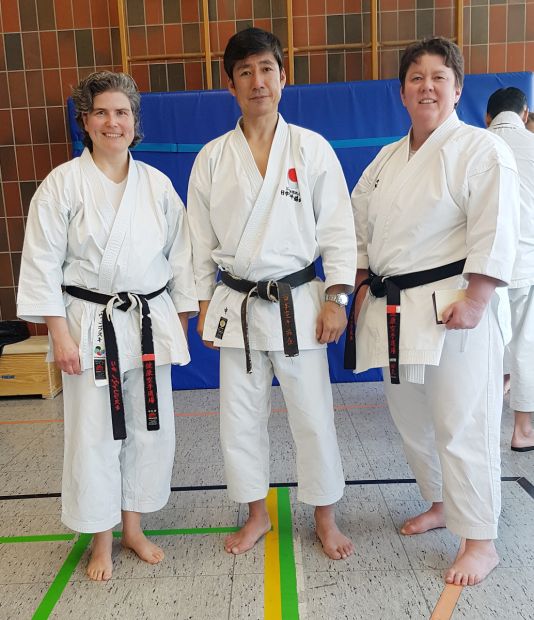 Auch bei japanischen Trainern wird trainiert – hier Naka Shihan.    Bild: S. Nowakowsky