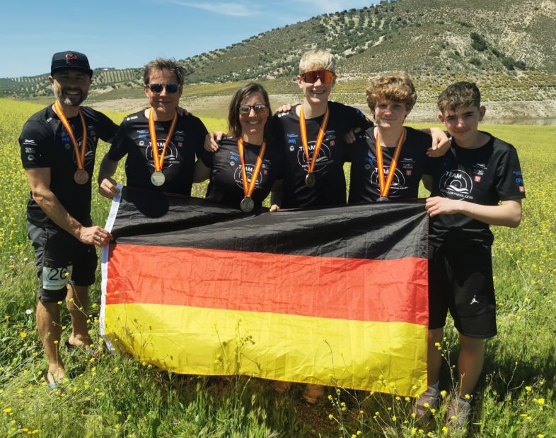 1. Platz in der Teamwertung (von links): Remy Ochmann, Andreas Schubert, Anna-Lena Trabert, Linus Schubert (Gewinner Einzel), Lennard Schubert,&nbsp;Leon&nbsp;Grob.
    Bild: rdg-ev/privat