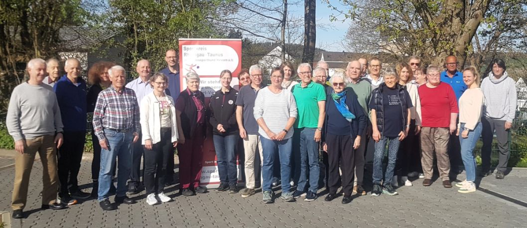 Sportabzeichenprüfer und -prüferinnen des Sportkreis Rheingau-Taunus in Taunusstein-Bleidenstadt.    Bild: Sportkreis, Willibald Ruhfass