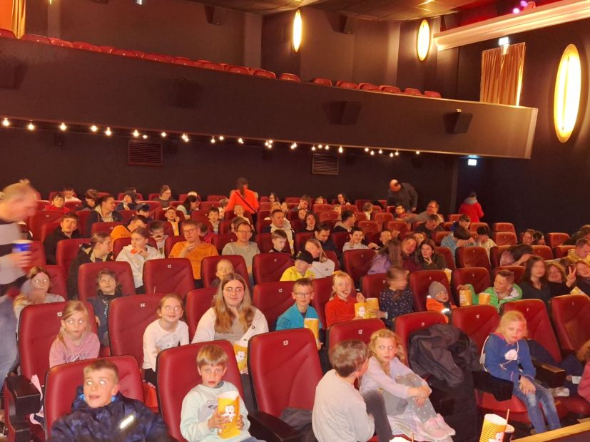 Die Kinder im Filmtheater-Saal des Alsfelder Kinocenters.    Foto: Daniela Boppert
