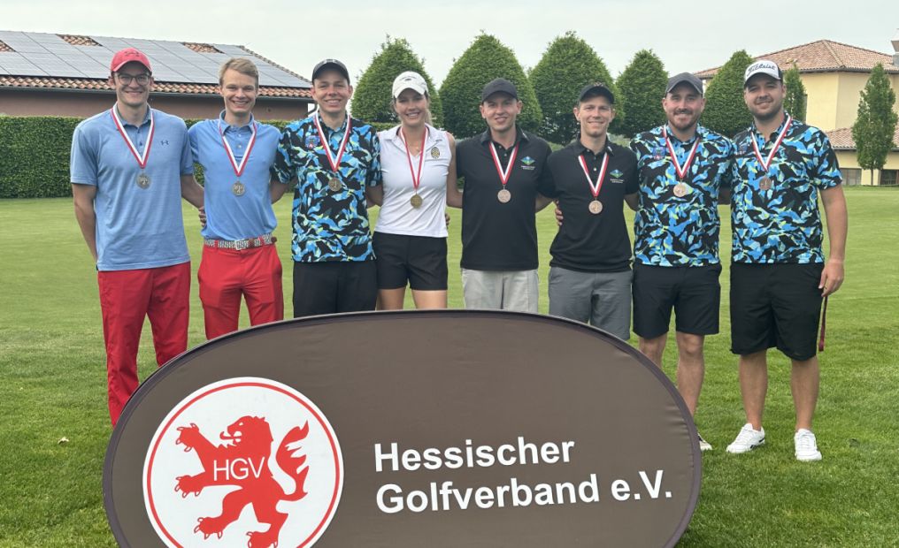 Medaillengewinner der HVM: Tim Steinmüller, Johannes Gärtner, Jan-Phillip Heyen, Ava Bergner, Johannes Euler, Kai Kürschner, Ludwig Schäfer, Yannic Völker    Bild: Mischa Kind