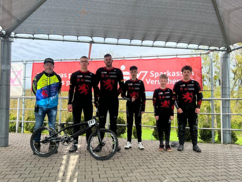 BMX-Landeskader Hessen
 Fachwart Carsten Rövenstrunk, Janne Wagner,
Daniel Schlang, Joshua Petzold, Bosse Schmidts, Jonas Mavrin    Bild: Michael Wagner