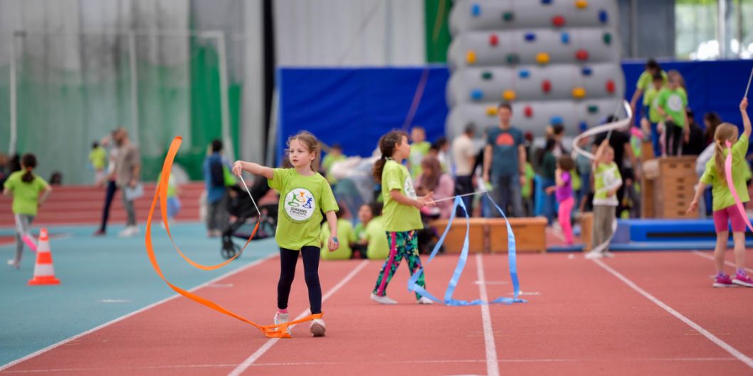 ...und bei der Turnerschaft Heddernheim wurde mit Springseilen und Gymnastikbändern geturnt.    Bild: Kai Peters