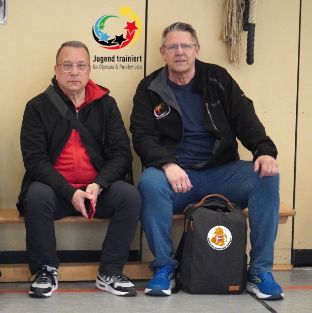 Die beiden hessischen Landestrainer Reiner Chromik (links) und Ebi Spissinger besuchten das JtfO-Frühjahrsfinale in Berlin     Bild: Weidemann
