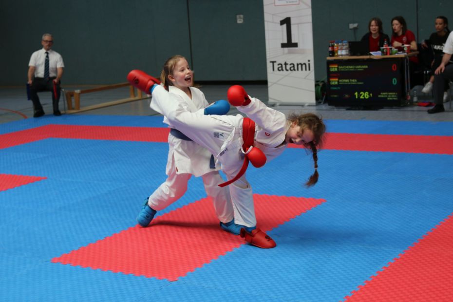 Kumite weiblich    Bild: Martina Bier für den HFK