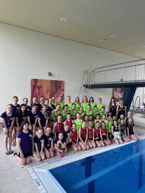 Hessischen Meisterschaften 2024, von links: MTV Urberach, in grün: Team Erster Sodener SC, vorne in rot: SC WF Fulda, rechts: SV Zwickau 04    Foto: A. Hermann