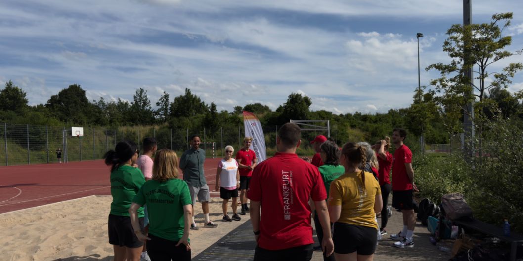 Das Sportkreis-Team legte im Sportpark Preungesheim gemeinsam das Deutsche Sportabzeichen ab.    Bild: Sportkreis Frankfurt e.V.