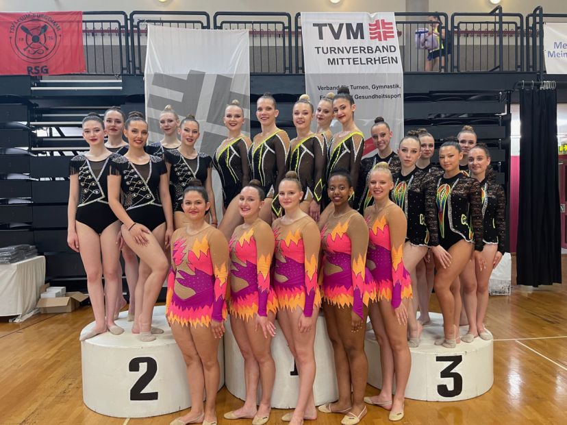 Die Gruppen der FWK - TSG Kassel-Niederzwehren, TSG Neu-Isenburg, TV Heppenheim, TGC Groß-Zimmern.    Bild: Selina Höfler