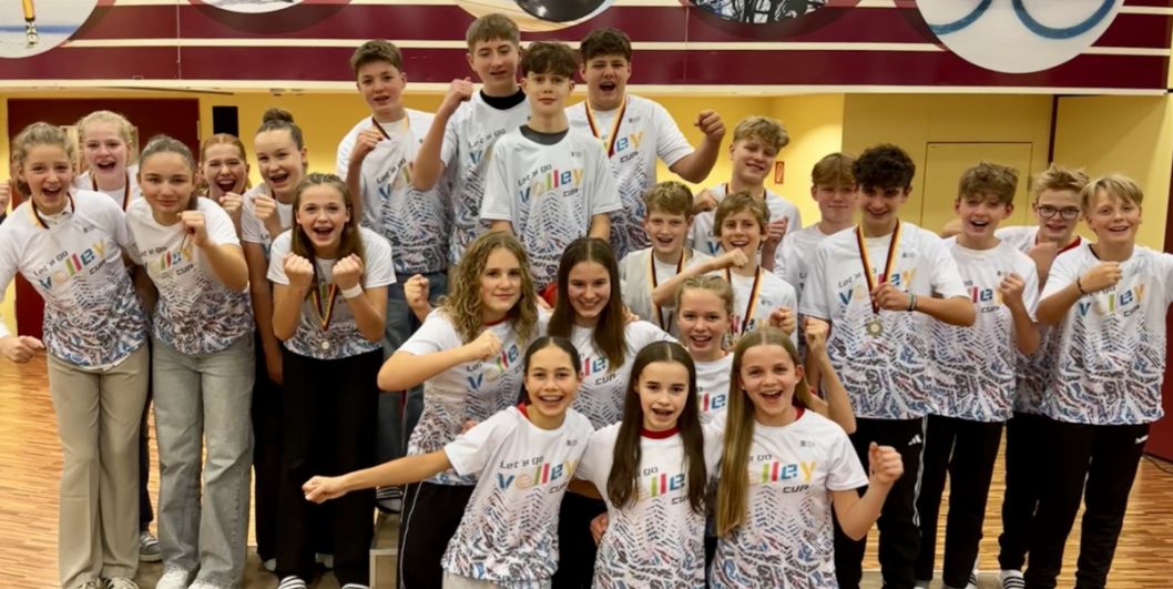 Die vier Teams der beiden hessischen Schulen in Bad Blankenburg    Bild: Benjamin Corts