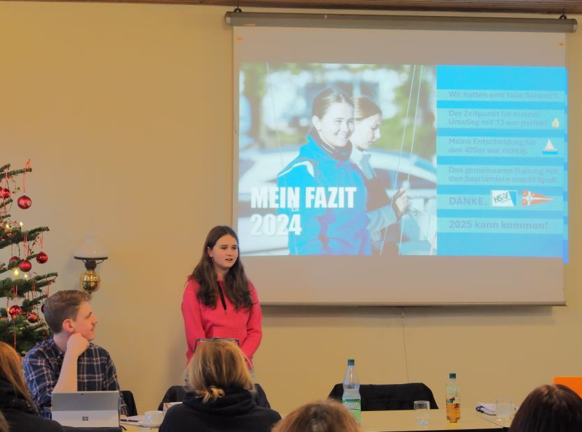 Marie Conrad berichtet über ihr Segeljahr 2024.    Bild: Robert Heinbücher