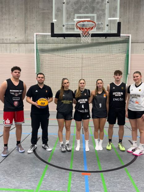 Der künftige 3x3 HBV-Landestrainer  Imran Uyar (2. v.l.) beim DBB-Lehrgang in Bielefeld    Bild: Spissinger