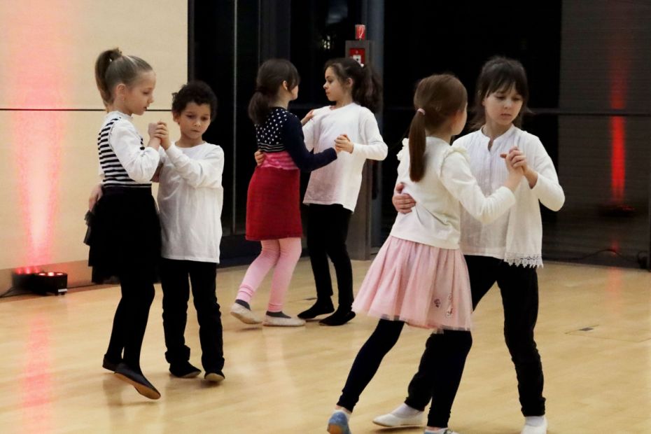 Auftritt der Kinder- und Jugendtanzgruppe der TSA Blau-Geld der SG Weiterstadt.    Bild: Werner Wabnitz
