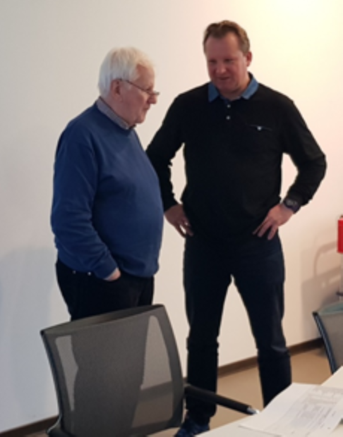 Gespräch am Rande:
Ulrich Manthei, Vorsitzender des Sportkreises Schwalm-Eder und Bürgermeister Dr. Björn Faupel

    Bild: Dieter Liebermann