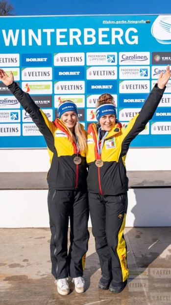 Das siegreiche Duo Mira Baus (links) und Charlotte Candrix    Bild: Dietmar Rieker