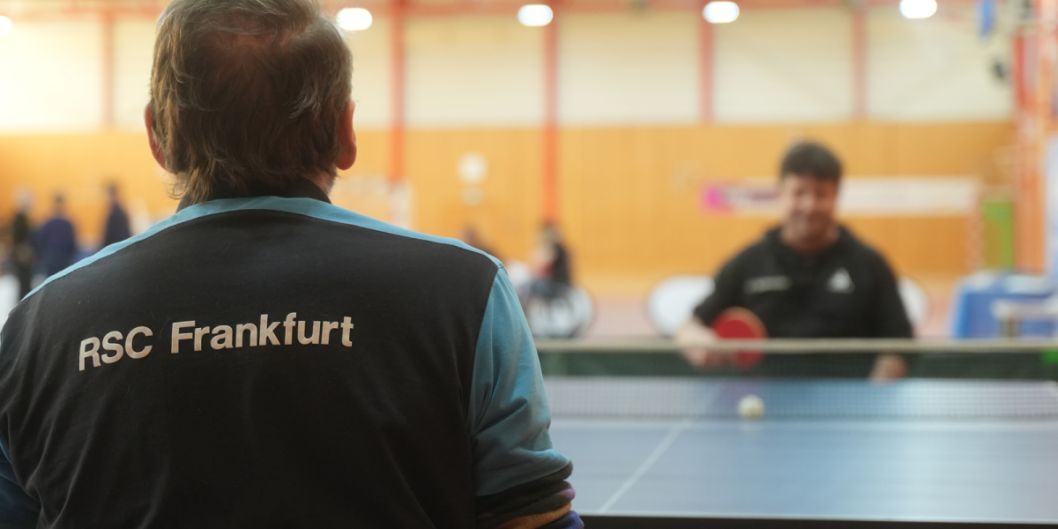 Sport für alle in der Fabriksporthalle Fechenheim - u. a. mit Rollstuhl-Tischtennis vom RSC Frankfurt e.V.    Bild: Kevin Q Bui