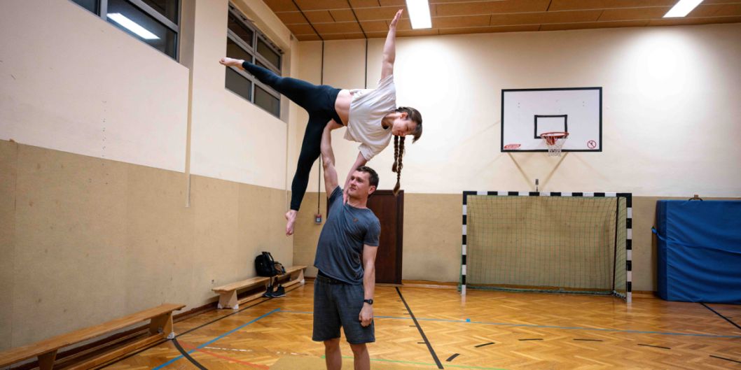 Der Frankfurter Volleyball-Verein bot Akrobatik...    Bild: Florian Wiegand