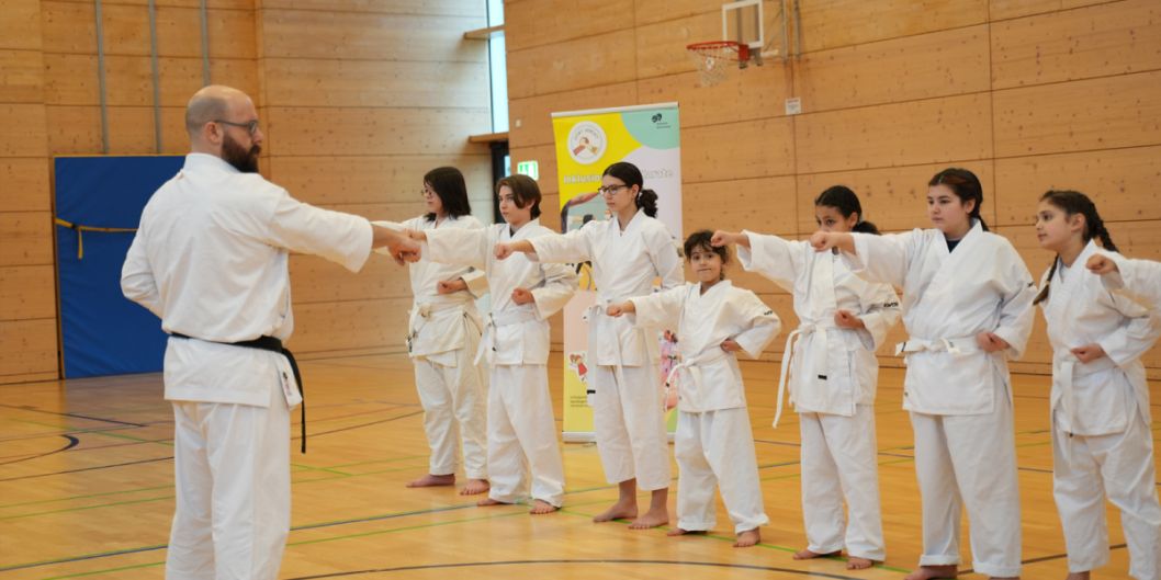 "Sport vereint!" - inklusives Karate für Kinder.    Bild: Kevin Q Bui