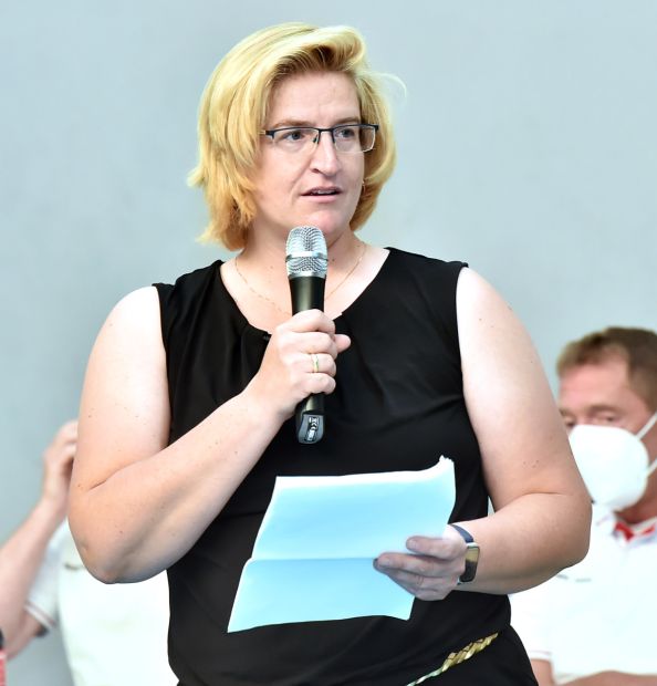Sportkreistag 2021 - Juliane Kuhlmann - damals noch Vorsitzende der Sportjugend Hessen - begrüßt die Gäste    Bild: Charlie Rolff