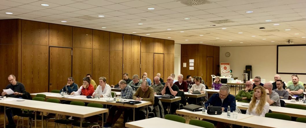 Ein Teil des Plenum der HFK Mitgliederversammlung    Bild: Martina Bier für den HFK