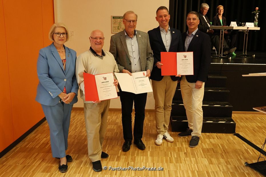 Die frisch geehrten Michael Fischer, Lothar Müller und Kai Jungbluth eingerahmt von HTV Vizepräsidentin Connie Straub und HTV-Präsident Jörg Hillenbrand    Bild: Robert Panther
