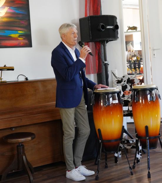 Jörg K. Wulf bei der Begrüßung der Gäste.    Bild: Ralf Wächter