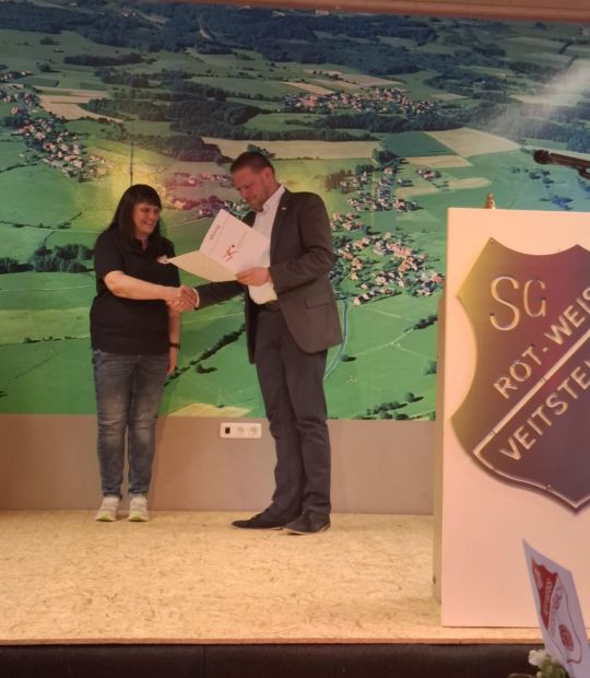 SG Rot-Weiß 1925/45 Veitsteinbach - Ehrung für Frau Kerstin Alt    Bild: Scheibelhut, Andreas