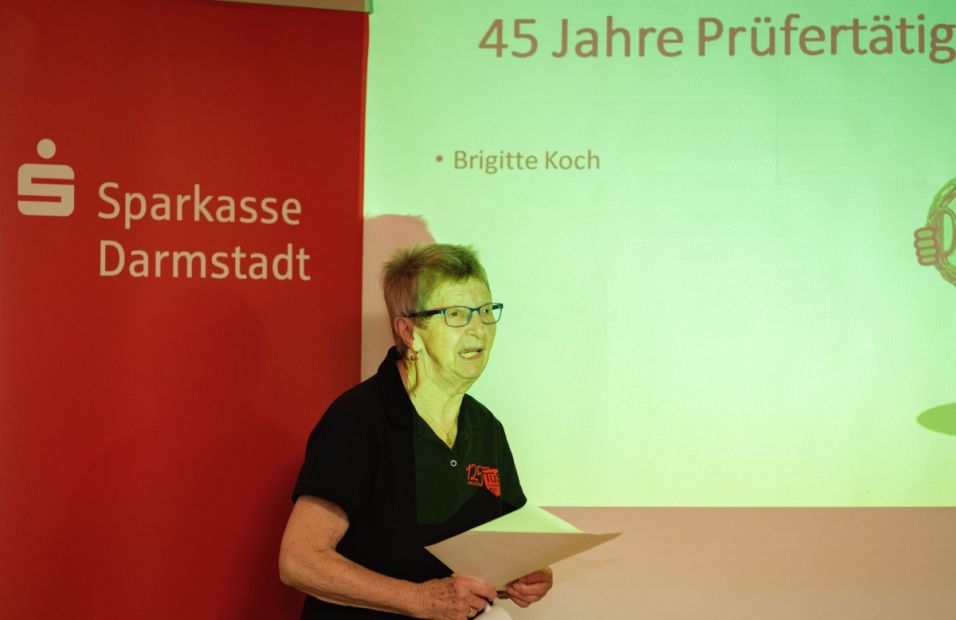 Brigitte Koch wurde für 45 Jahre Prüfertätigkeit geehrt    Bild: Ellen Lewis