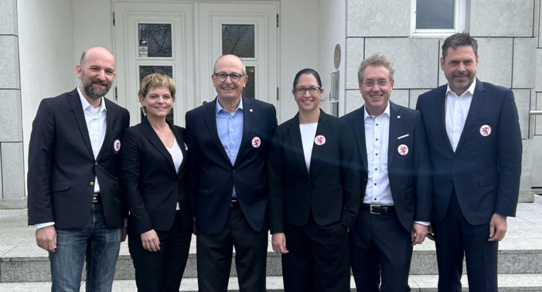 Neuer Vorstand im HGV
v.l.n.r: Dirk Reinmann, Prof. Dr. Anne Jakob, Christofer Hattemer, Dr. Yvonne Zimmer-Ackermann, Christian Otto, Christian Zipf    Bild: Marc vom Hagen