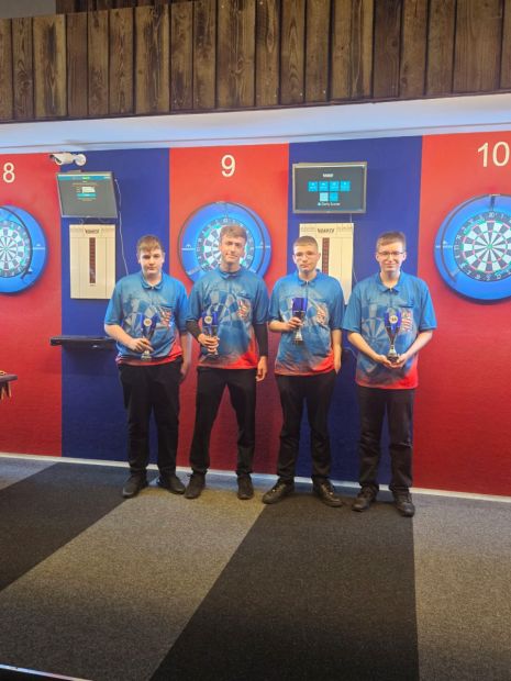 Timo Scheidel, Tom Melzak, Merlin Nicolaus und Finn-Luca Riebeling - Silber im 4er-Team Wettbewerb    Bild: ©Hessischer Dart Verband e.V.