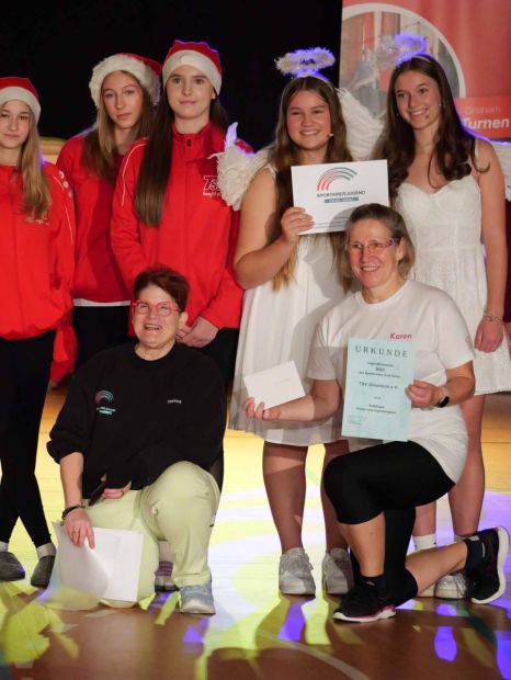 Übergabe des Jugendförderpreises an den TSV Ginsheim im Rahmen des Nikolausturnens    Bild: Sportkreis GG