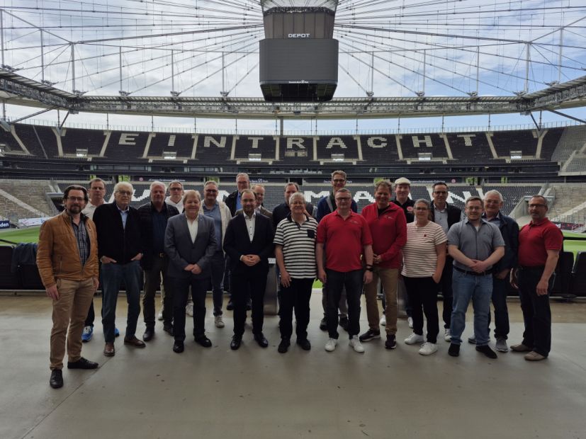 Gruppenfoto der Vertreter*innen der Politik und des Sports im Sportkreis Offenbach Bild: Sportkreis Offenbach e.V.