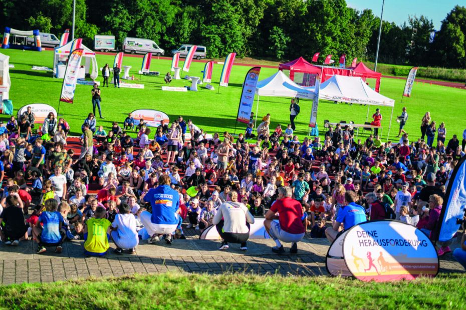 Schülerinnen und Schüler aus unterschiedlichen Wetterauer Schulen werden zum Sportabzeichen-Tourstopp erwartet    Bild: DOSB/ Cem Kazma