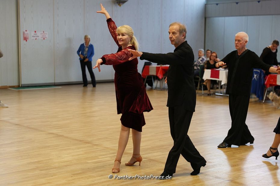 Detlef und Irina Düsterhöft (TanzSportClub Rödermark): Landesmeister bei den Masters III D-Latein, Vizemeister bei den Masters III C-Latein und dritte bei den Masters II D-Latein Bild: Robert Panther (www.PantherPhotoPress.de)