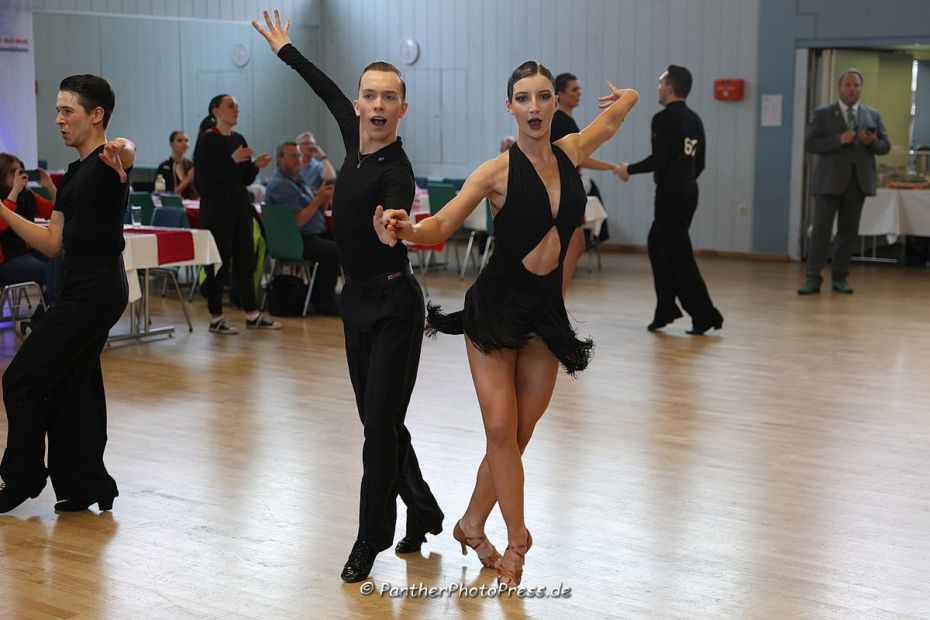 Tom Kirschstein und Carlotta Roeb (Rot-Weiß-Club Gießen), Landesmeister der Hauptgruppe C-Latein    Bild: Robert Panther (www.PantherPhotoPress.de)