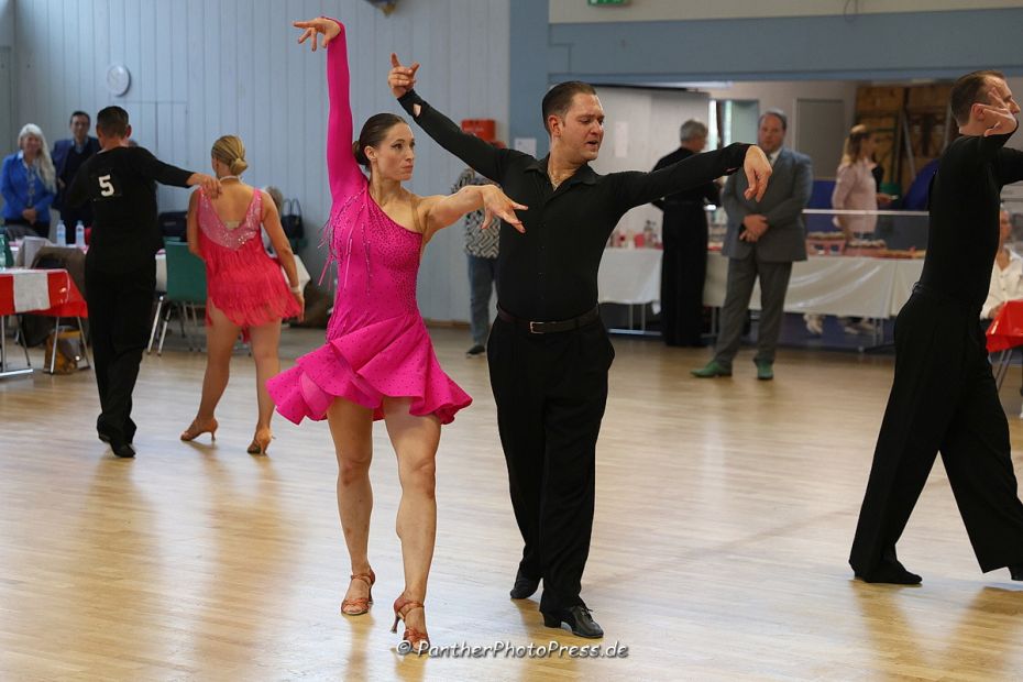 Andreas Kiser und Dr. Franziska Marie Heydenreich (TSG Marburg), Landesmeister der Masters I C-Latein Bild: Robert Panther (www.PantherPhotoPress.de)